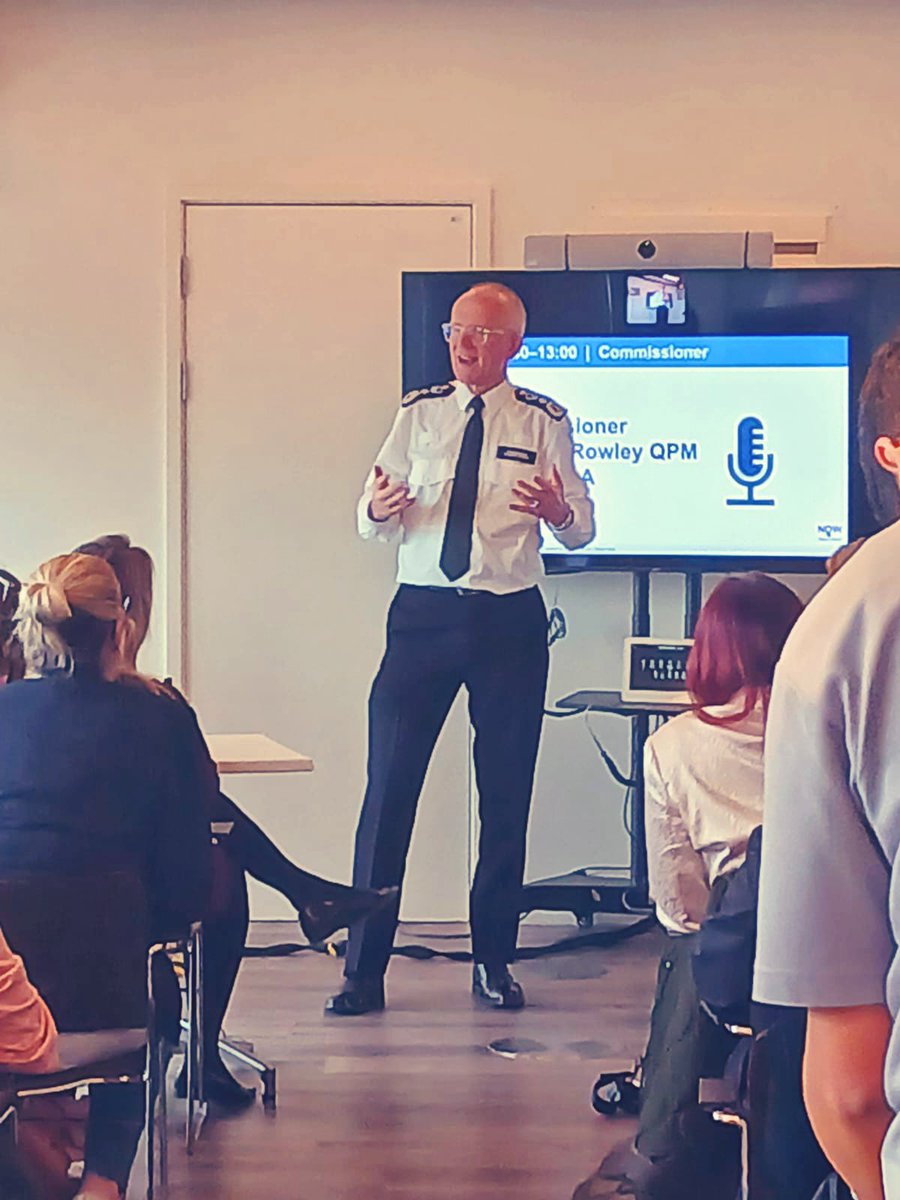 MPS_NoW's tweet photo. In the panel talk our officer Co Chair spoke about how in her opinion the greatest gift you can give is time. So we were really grateful to the Commissioner for giving his to come to our event and speak and hold a Q&amp;A. The boss then stayed to chat with attendees. 

#GiveToGain https://t.co/6F33etSBhP