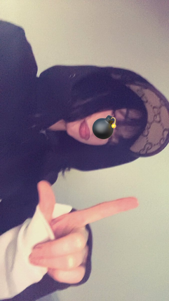 ToxicQueenSamm's tweet photo. Si tu veux exister à mes yeux…  

il va falloir faire plus  
que regarder mes tweets. 🖤👑💸  

#soumis #paypig #findom #moneyslave #moneymiss https://t.co/AS6VY0BP57