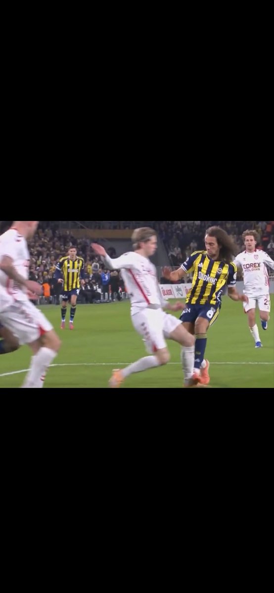 Yapı var kanka GS ye Kırmızı kart gösterilmiyor..  #FBvSAM