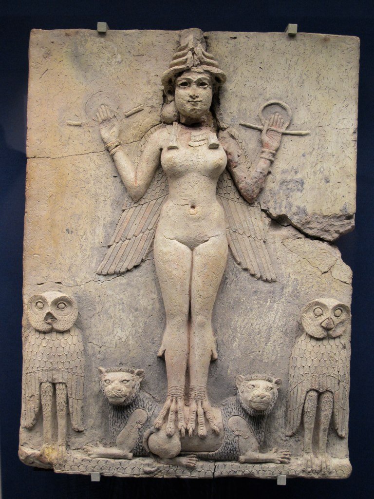 Thoukudids1's tweet photo. En cette journée de lutte pour les droits de la femme, j’ai envie de vous parler de la déesse Ishtar que j’ai tendance à voir comme une icône de la résistance féminine dans la société du Proche-Orient ancien où le droit des femmes a fluctué.
Petit thread 🧵👇 https://t.co/LyhRnk3U1p