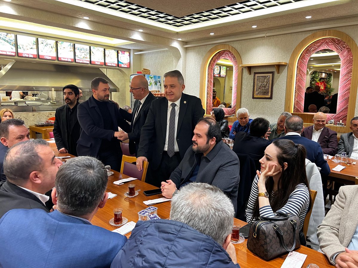 tuba_tuuuba's tweet photo. İstanbul Milletvekilimiz;
Sayın; İsa Mesih Şahin’in dün gece
düzenlediği sahur programında
dostlarımızla bir araya geldik.

Birlik ve dayanışmanın pekiştiği
bu anlamlı organizasyon ve daveti için;
Vekilimize çok teşekkür ediyorum.
@isamesihsahin 👏👏👏 https://t.co/07qGTdD22P
