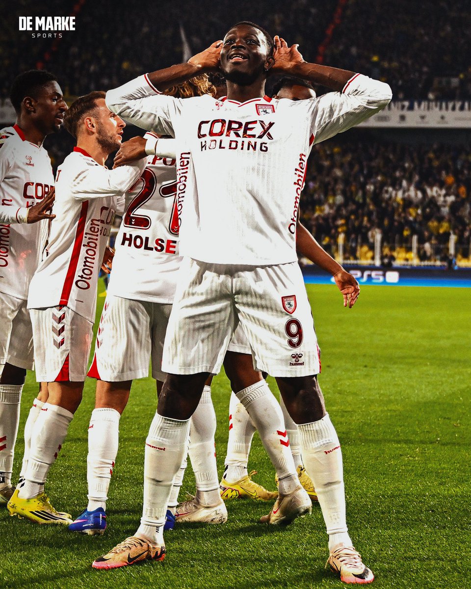 kralx42's tweet photo. Marius Mouandilmadji'nin Fenerbahçe'ye karşı yaptığı gol sevinci.

#FBvSAM https://t.co/1msHACm6TK
