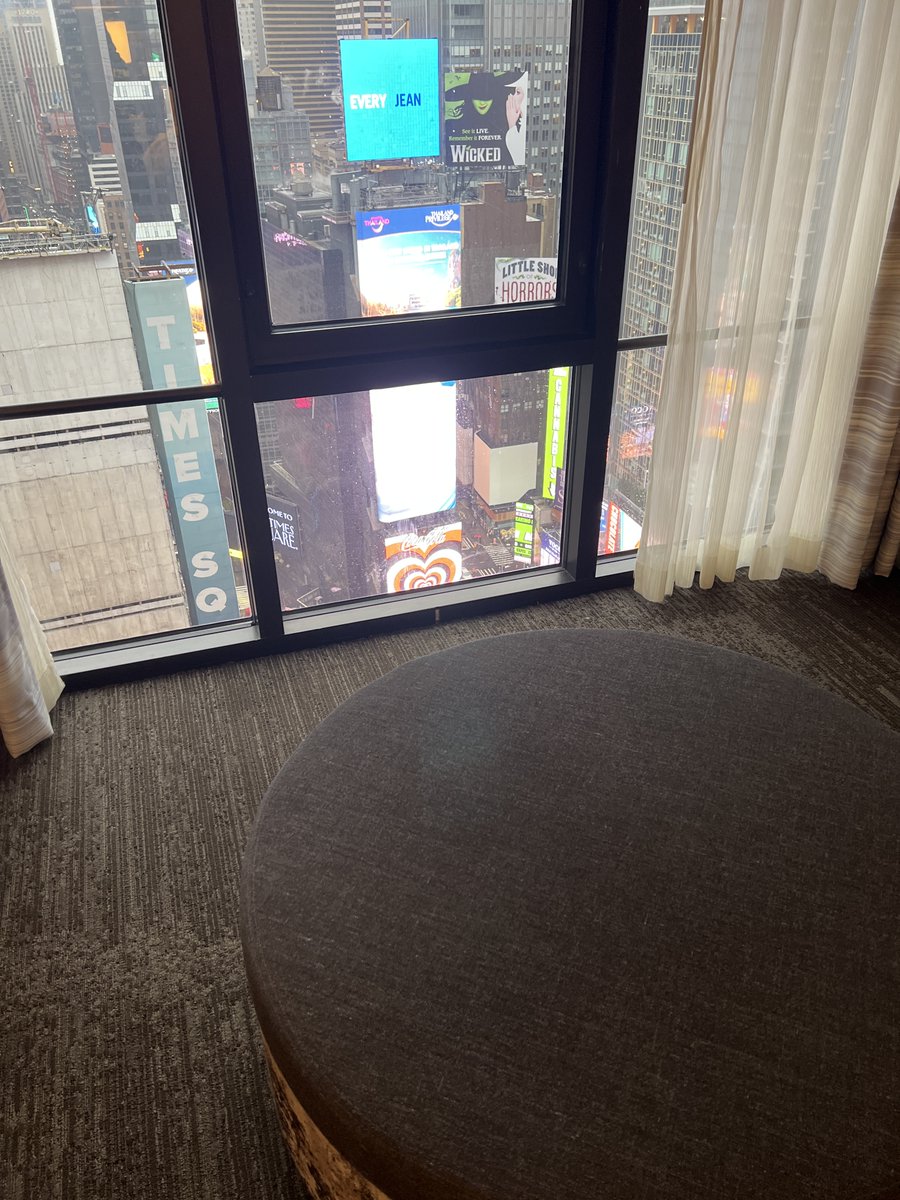 supmclovin's tweet photo. Got to share this amazing view with two of my favorite people recently. 

Such an incredible night. Thank you both ... https://t.co/QmL6CJ6vVk