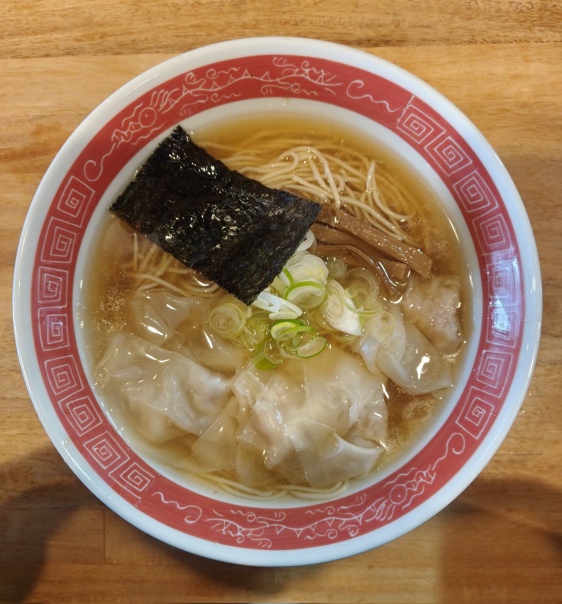 気になってた雲呑…に限定の秋刀魚と聞けば行くしかかねッス･*･:≡(　ε:)
［中華蕎麦 會］
ワンタン秋刀魚煮干し中華
(ｵｲｼｲﾓﾉﾊｳﾂｸｼｲ…ｳﾂｸｼｲﾓﾉﾊｵｲｼｲ…
久々の會ｻﾝ…沁みました🥹✨
やっぱサイコーす🫶
ｺﾞﾁｿｳｻﾏﾃﾞｼﾀ🙏🏻´-