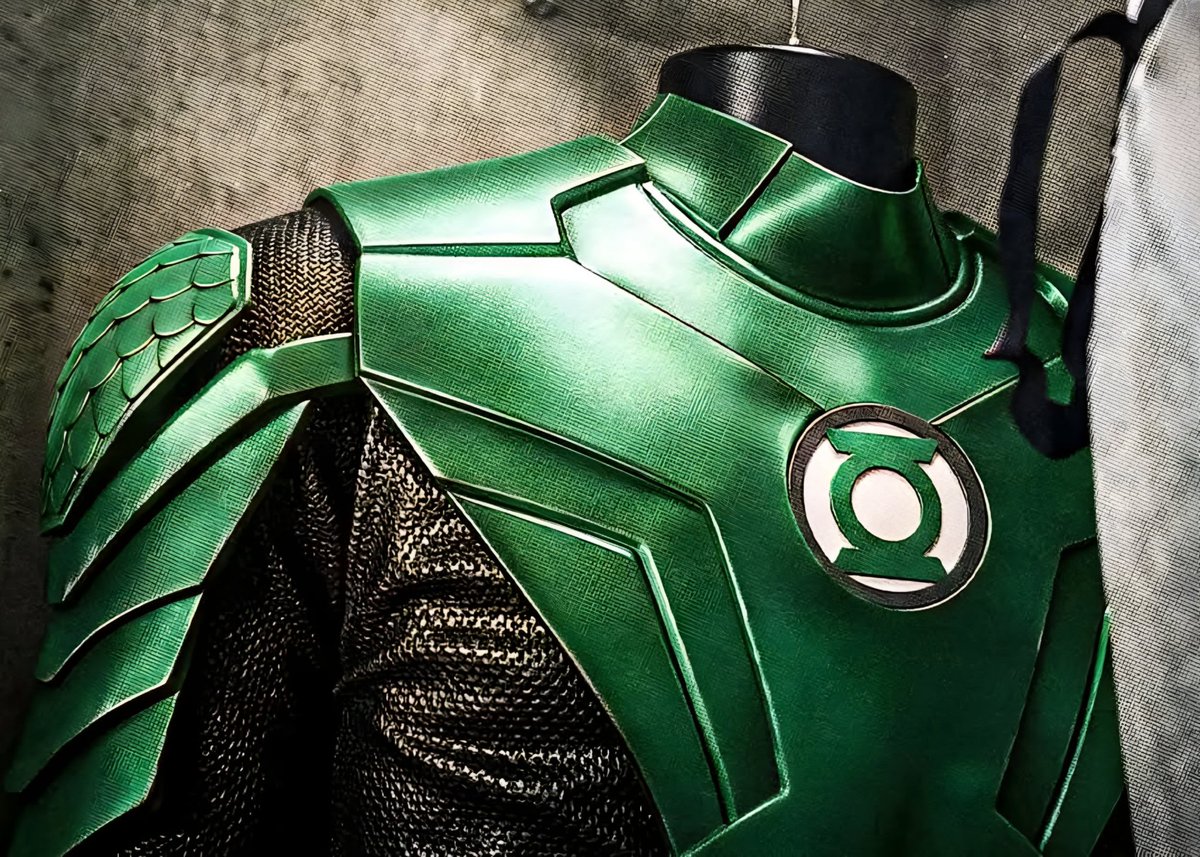 Man, this Green Lantern suit looks so much cooler than the official one!