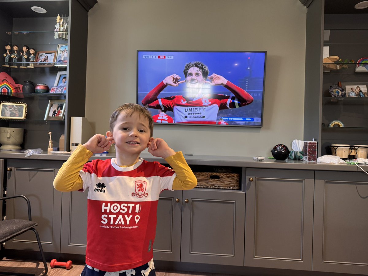 He’s one of our own!!!!

Over the 🌙 right now #UTB