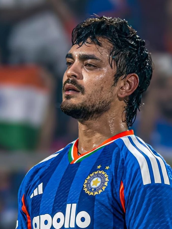 ShivaniV2901's tweet photo. पटना, बिहार के Ishan Kishan से मिलिए 👇

• क्रिकेट में कोई गॉडफादर नहीं

• मौके की तलाश में रांची शिफ्ट हुए

• भारत की U-19 वर्ल्ड कप टीम की कप्तानी की

• Mumbai Indians के साथ IPL स्टार बने

• 2021 में भारत के ��िए डेब्यू किया और ऐतिहासिक ODI डबल सेंचुरी लगाई

कुछ समय के लिए निजी कारणों से ब्रेक लेने के बाद, दिसंबर 2025 में Syed Mushtaq Ali Trophy में शानदार प्रदर्शन के साथ वापसी की।

अब ICC Men's T20 World Cup 2026 में फिर चमक रहे हैं 🔥

Namibia – 61 (24)

Pakistan – 77 (40)

Zimbabwe – 38 (24)

Semi-final vs England – 39 (18)

Final vs New Zealand – 54 (23)

एक ऐसी कमबैक स्टोरी, जिसे सच में सेलिब्रेट किया जाना चाहिए। 🇮🇳🏏

#T20WorldCup2026Final