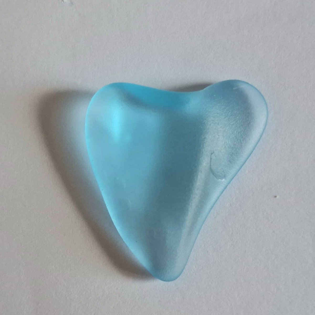 CatherineMMunro's tweet image. Found a beautiful piece of turquoise seaglass that looks a little like a heart and turned it into a pendant #Shetland