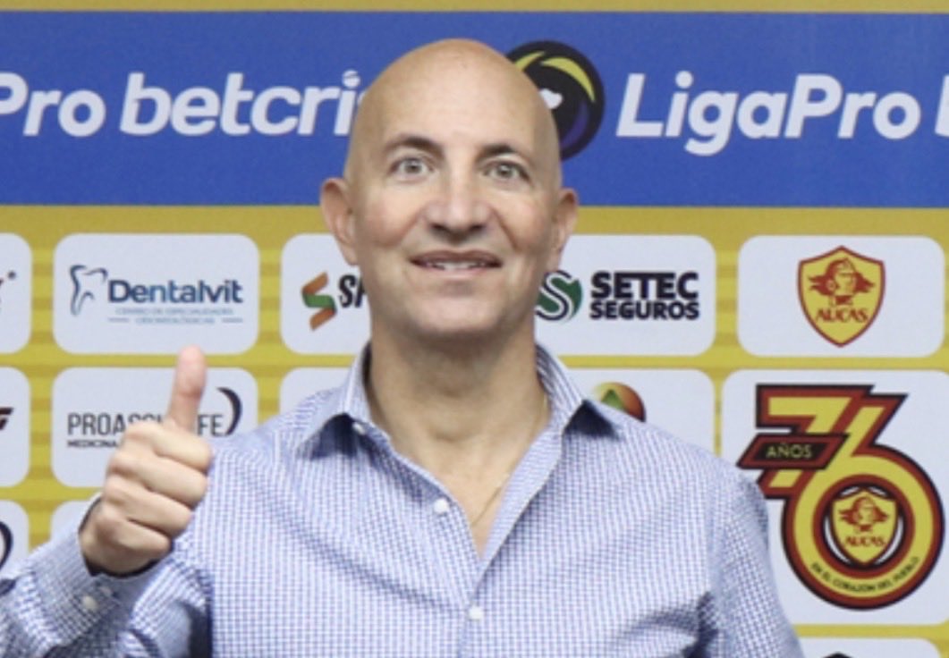 AuquistasC's tweet photo. Acá tienen el IRRESPONSABLE que está acabando con nuestro club se llama 

           DANNY WALKER 

Porque no le cabe otra palabra a este incapaz “IRRESPONSABLE” @Aucas45 https://t.co/TOEYpdokKj