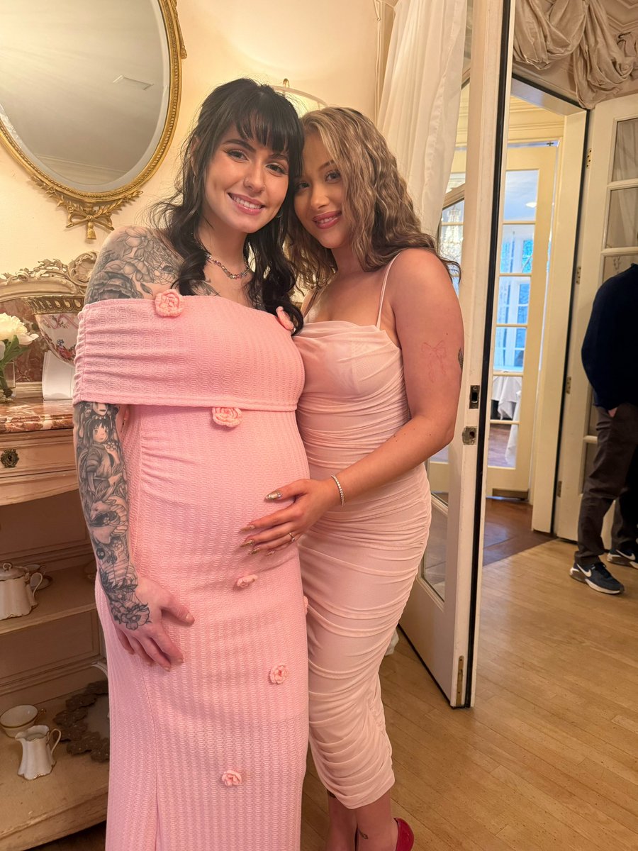jasmineepiness's tweet photo. Happy international women’s day to all the amazing women I’ve had the absolute pleasure to work with and grow some of the most beautiful friendships with🥹 yall are some of the most beautiful genuine souls, and I am so grateful to call you gals my friends. Also, so excited to meet all the new girls in my industry, & make some new friends 🩷 today is for the gals💋 @thebunni_ @Emily_h3333 @OliviaOwensXXX @sedabbyx 🥂