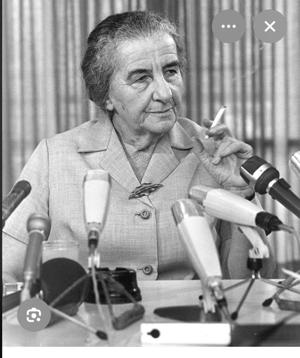 Solo recordarle a las comunachas en este Día Internacional de la Mujer que mientras ellas siguen defendiendo a los Ayatollas, Israel ya en 1965 tenía una Primer Ministra mujer.