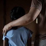 🇫🇷 Un homme de 22 ans a été condamné à 4 mois de prison ferme pour avoir volé des chips et une canette (montant total : 13,17 €) dans un supermarché du Jura – un acte de récidive motivé par la faim.
Il a été incarcéré immédiatement après le jugement.

🚨 De son côté, le