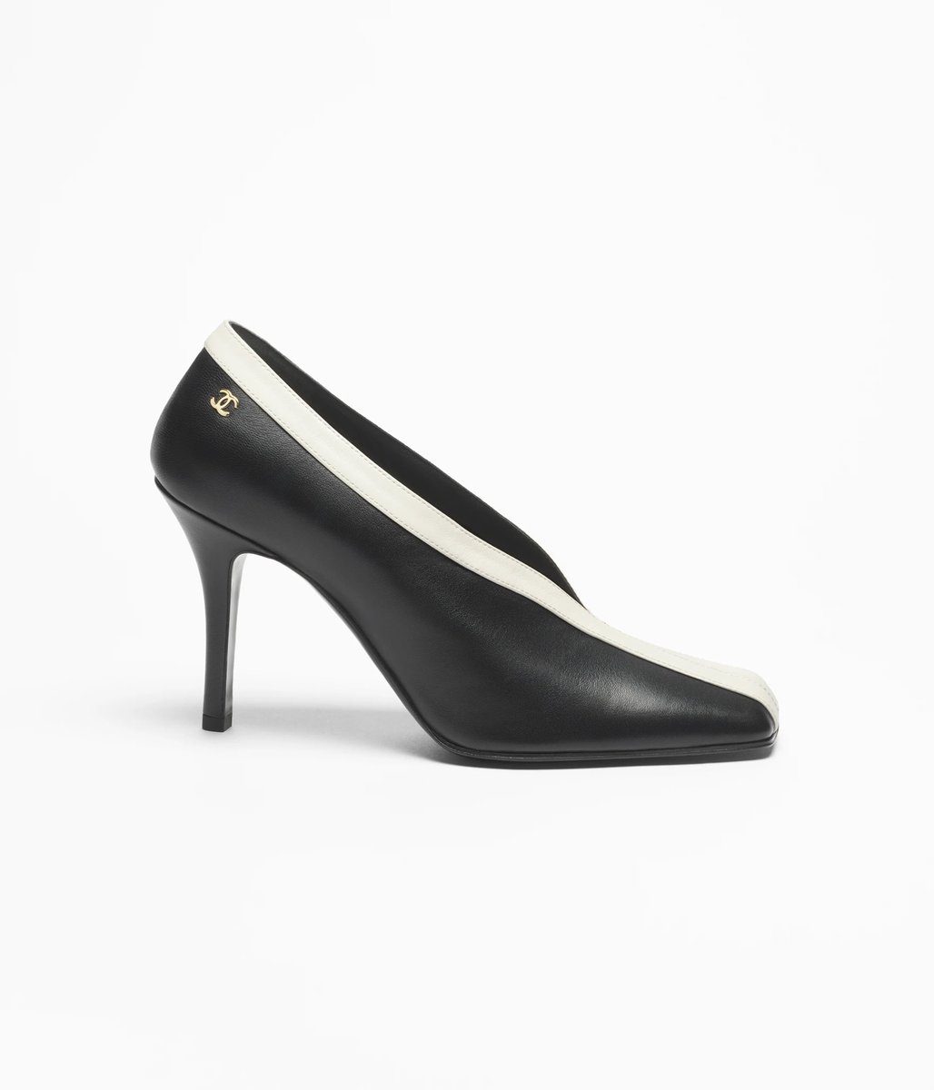 seangarrette's tweet photo. I love the new Chanel pumps — especially the mint croc. I think they’re well priced for Chanel also. https://t.co/RSUWySwWDs