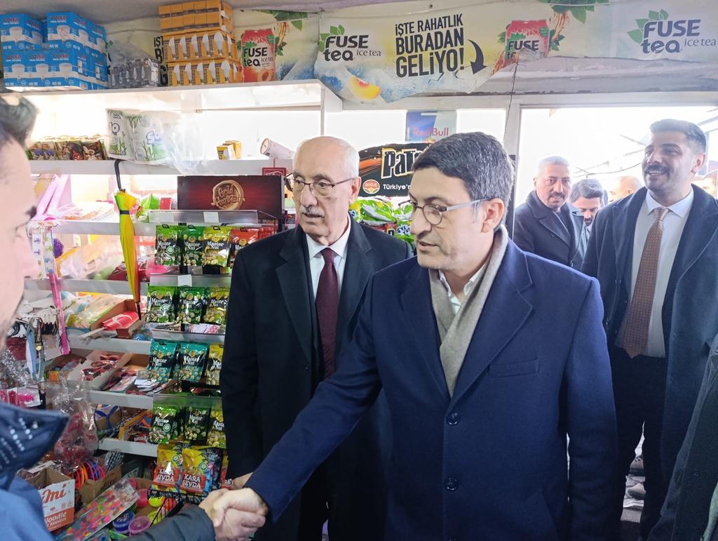 BilalKarabulak1's tweet photo. Milletvekillerimiz  sn. Feyzi Berdibek ve  sn. Zeki Korkutata, İl Başkanımız sn. Yılmaz Seven ve teşkilat mensuplarımızla birlikte Karlıova’da esnaf ziyaretinde bulunarak hayırlı ve bereketli kazançlar diledik. https://t.co/oHG8Q8OYDh