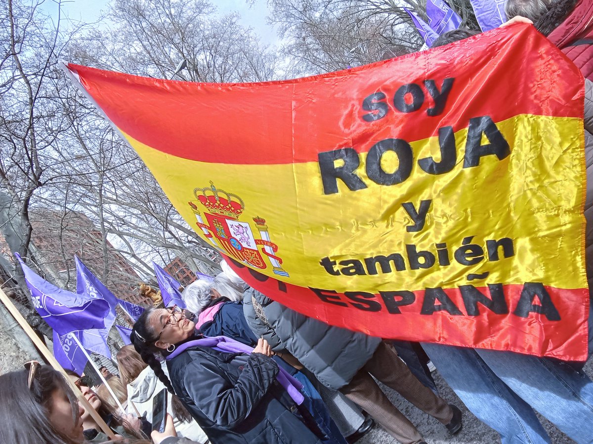 MDepeche's tweet photo. A todas las mujeres que no van a las manifestaciones del #DiaInternacionalDeLaMujer pudiendo ir : sois parte del patriarcado.
Yo no lo soy !! 💜💜💜💜🔝🔝🔝
#Madrid #08M https://t.co/OTwW0krAW2