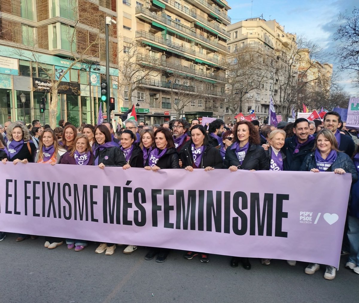 pspvprovalencia's tweet photo. Hui els carrers de #València s'omplin de veus que exigixen igualtat real.

Per les que van estar, per les que estan i per les que vindran.

Ni un pas arrere enfront del masclisme i el feixisme.

💜 #8M #València #Feminisme https://t.co/tDqm793UDu