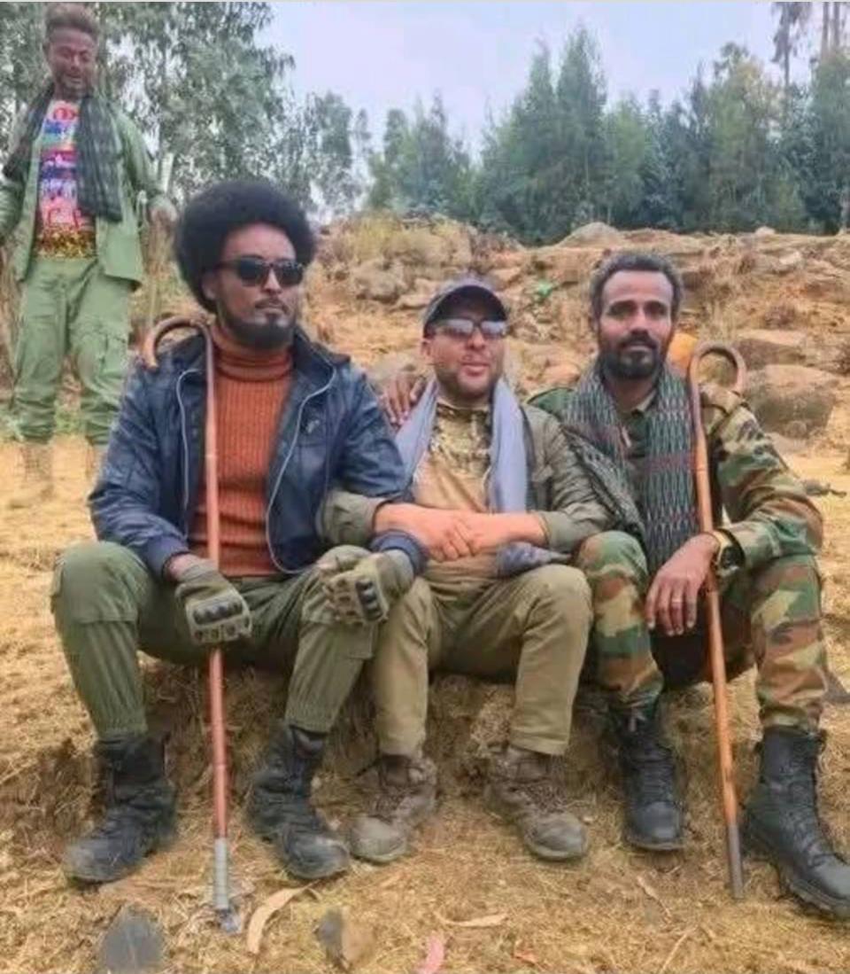 Asebeshoa's tweet photo. ቢያድለን እንዳባቶቻችን ብልሆች ብንሆን ኖሮ አስቀድመንም በመካከላችን ልዩነት ባልተፈጠረ ነበር። ቢሆንም በመካከላችን የገባውን ሴጣን ወደጎን ብለን እራሳችን መክረን አንድ መሆን መቻላችን ባባቶቻችን ልክ ጠንቃቆች ባንሆንም የለየላቸው ከንቱዎች ሆነን እንዳንቀር ማንንም ከመሃል ሳናስገባ በራሳችን አንድ መሆን መቻላችንም እንደ ሸዋ በጣም የሚያኮራን ቀን ነው።
አሁንም ዝንጋታውን ትተን አንድነታችን እንዲዘልቅ ነቅተን እንጠብቅ ፣ የሰይጣን መግቢያውን ቀዳዳውን እንድፈን
እንኳን ደስ ያለን!