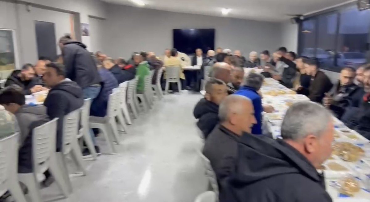 ArslanYuksel06's tweet photo. İftar sonrasında bir araya geldiğimiz Taklacı Güvercin Yetiştiricileri Derneği Başkanı Sayın Nejdet Yıldırım’a ve kıymetli yönetimine, Ankara Oto Sanatkârlar Esnaf Odası Başkanımız Sayın Mustafa Er’e, başkan vekili Veli Reşat Kalaycı’ya ve değerli yönetimine nazik davetlerinden dolayı teşekkür ediyorum.