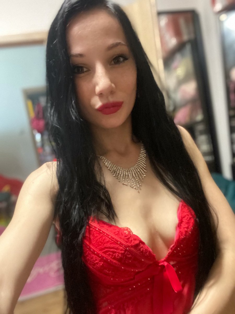 maminkajarka's tweet photo. Nooo kluci tak co dneska děláte... nechtěl by někdo dělat mě? 😜💋 https://t.co/qswmbU0FEu