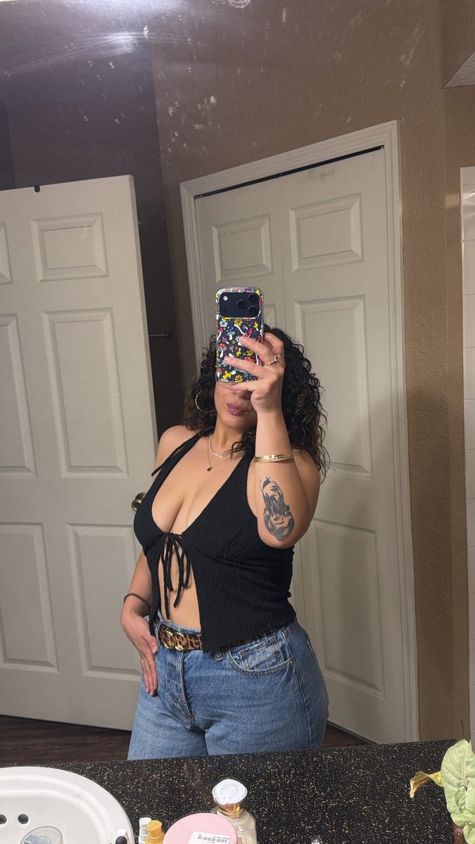 t0t0face's tweet photo. Your reminder that I’m sexier than evr https://t.co/w5rHztb5lk