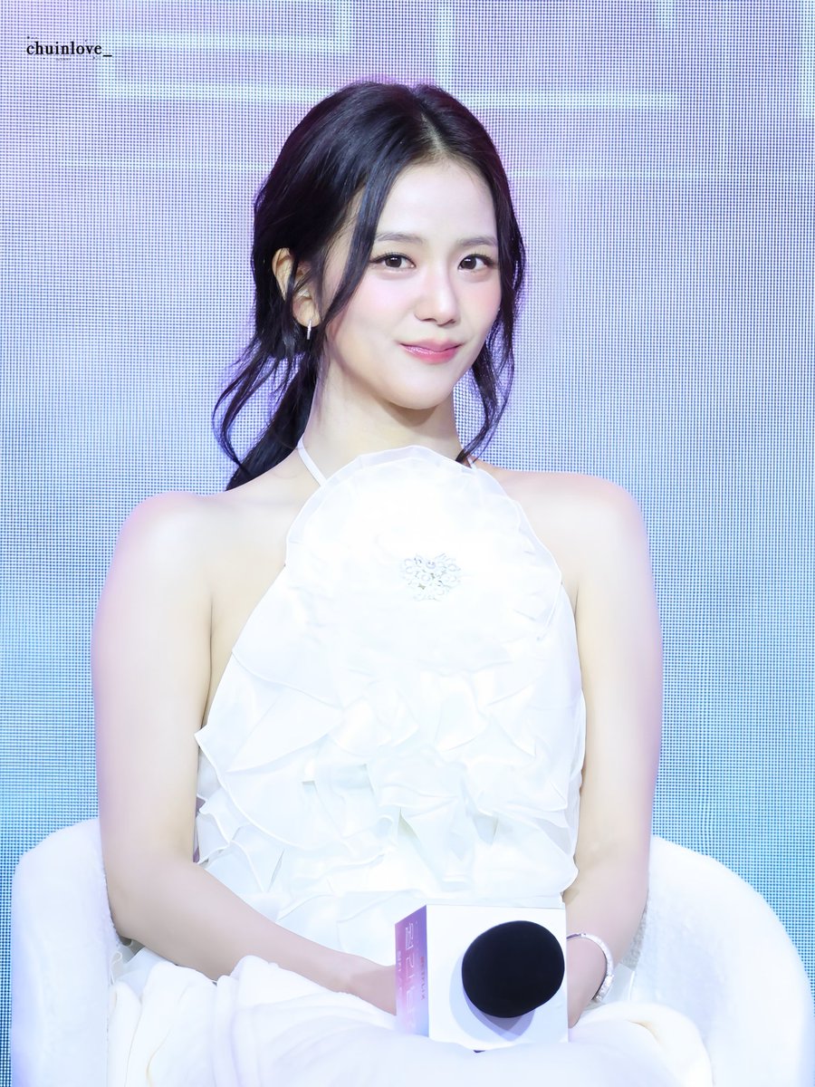 Jisoo ☆ tweet media