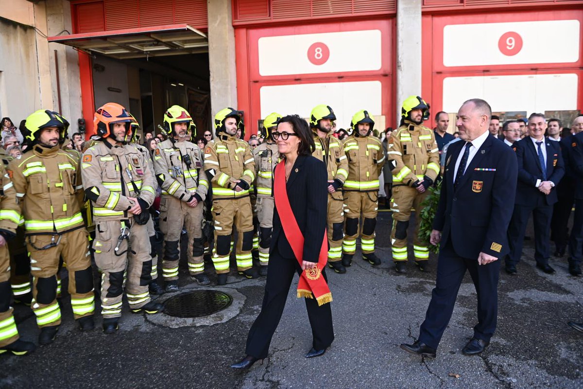 BomberosZGZ's tweet photo. ¡Feliz día a todos los Bomberos! 🚒🔥

Hoy celebramos el día de San Juan de Dios, patrón de los Bomberos y de la Enfermería. Una fecha que además coincide con el Día Internacional de la Mujer (#8M), que tampoco queremos dejar de reconocer.
 
#SanJuanDeDios #Bomberos #Vocación https://t.co/hGEoFiyWtH