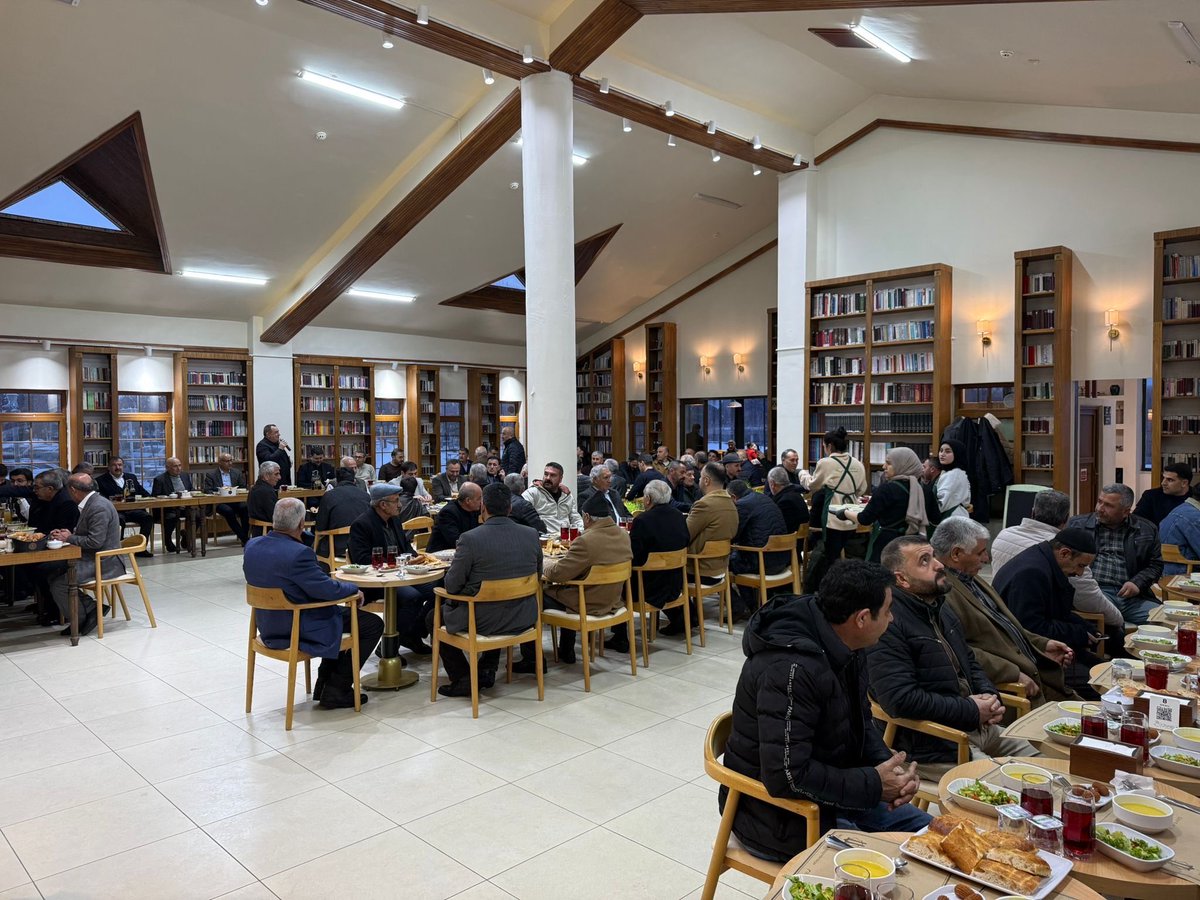 İl Başkanımız Sn. <a href="/MelikEmre1/">Melik Emre</a> ve teşkilat mensuplarımızla birlikte Malazgirt ilçemizde faaliyet gösteren sivil toplum kuruluşlarının temsilcileri ve teşkilat üyelerimizle iftar programında bir araya geldik.

Ramazan ayının manevi atmosferinde aynı sofrayı paylaşarak birlik ve