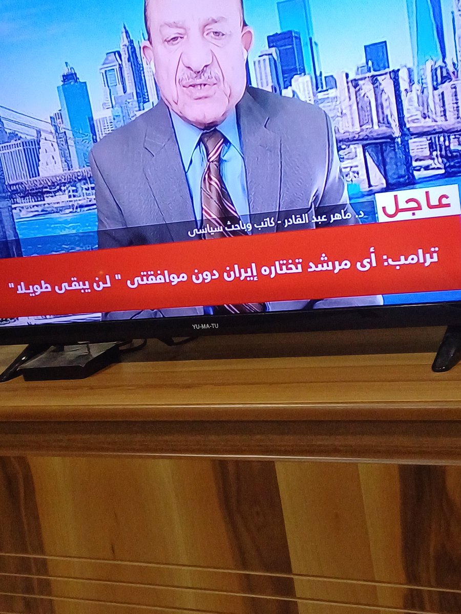 إما اختيار مرشد يتبنى 'تغيير السلوك' والجلوس لطاولة التفاوض بشروط واشنطن أو مواجهة استمرار القصف والعمليات التي لن تمنح أي قيادة جديدة فرصة للبقاء.
خياران أحلاهما مرّ، يضعان مستقبل النظام على المحك.
 ⚠️🇺🇸 #ترامب #إيران #أخبار_المنطقة