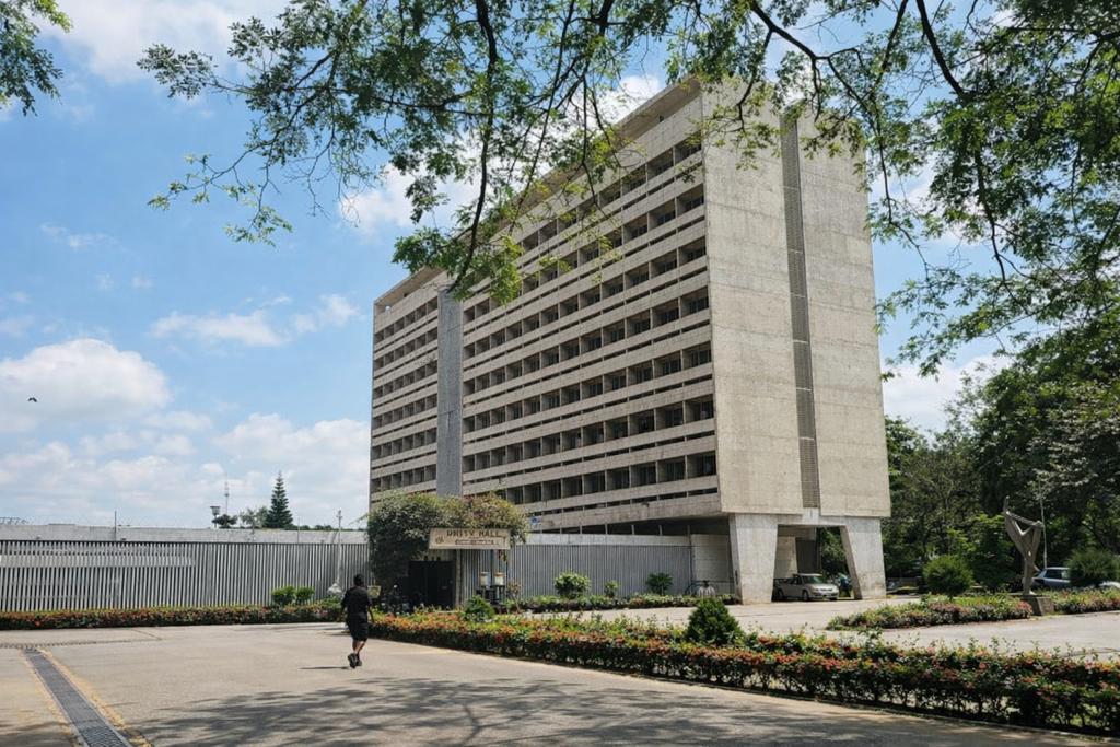 u4nor's tweet photo. Brutalism in Ghana 🧵

Unity Hall, Kwame Nkrumah University of Science and Technology https://t.co/YSZW9Gh6ox