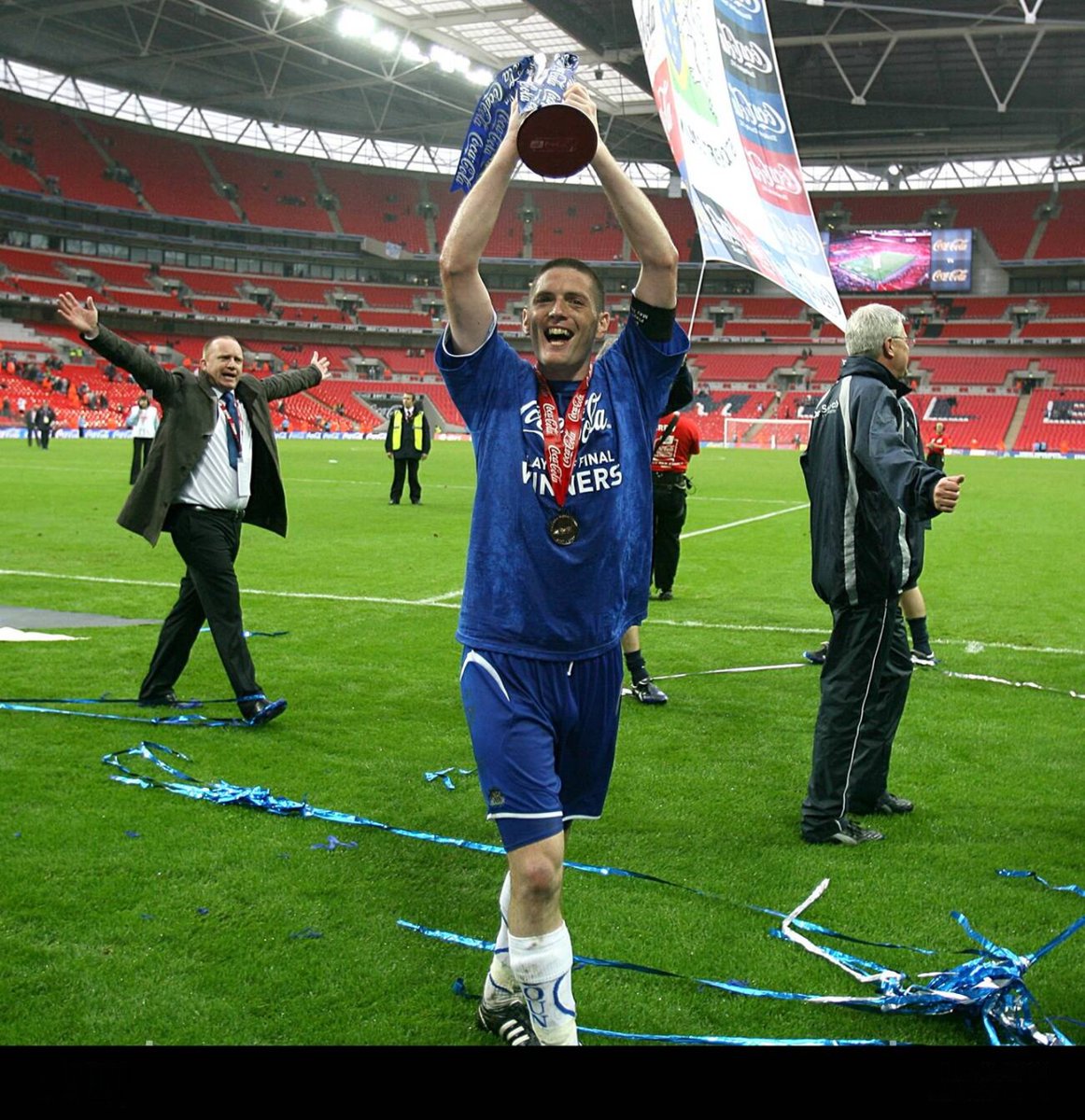 🚨GUEST ANNOUNCEMENT🚨

96 appearances.
One promotion.
The only captain to lead County to a Wembley win.

On Tuesday afternoon, <a href="/NickSK3TV/">Nick</a> and <a href="/dave_philbin/">Dave Philbin</a> will be sitting down for a chat with Gaz Owen.

Get your questions in and we'll ask the best ones.

Full episode out on