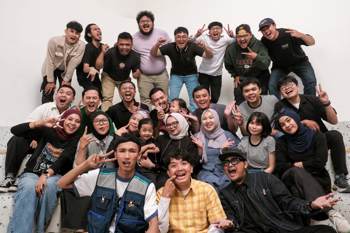 MANURE_SQUAD's tweet photo. Bandung 8 Maret 2026 

Semakin tua circle pertemanan kita pasti semakin mengecil, doa nya sekarang semoga semakin kecil circle kita, selalu ada kalian di dalamnya

Sehat sehat barudak, gede milik, gede huap, asal ulah gede hulu https://t.co/EZDPnrrJPH
