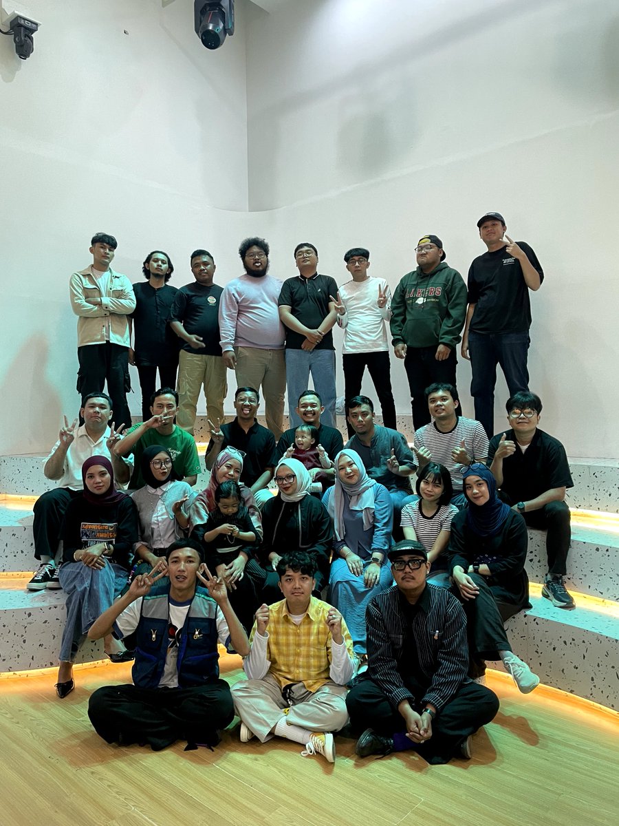 Bandung 8 Maret 2026 

Semakin tua circle pertemanan kita pasti semakin mengecil, doa nya sekarang semoga semakin kecil circle kita, selalu ada kalian di dalamnya

Sehat sehat barudak, gede milik, gede huap, asal ulah gede hulu