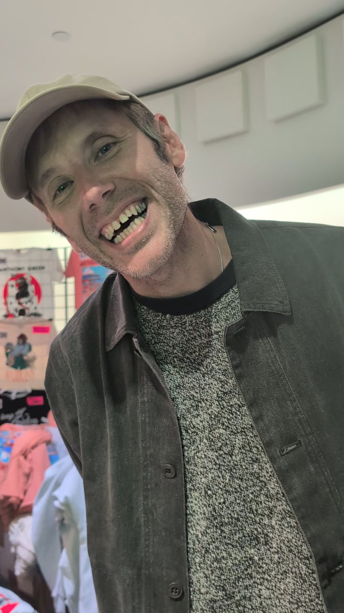 in honour of geoff's birthday here are two photos of him I took that make me wanna chew drywall /pos