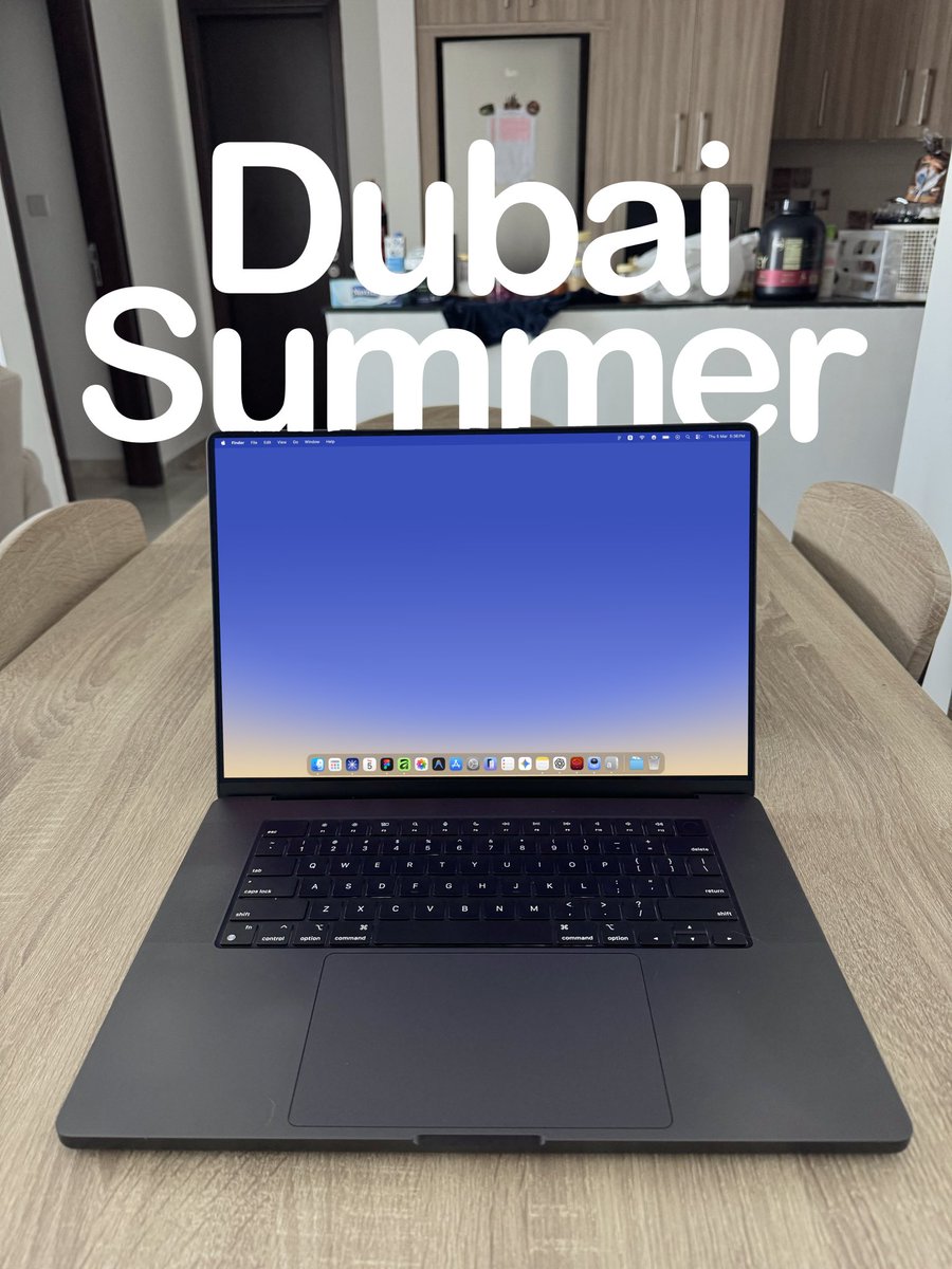 junaid79x's tweet photo. Sky mimicking clean wallpaper for mac and high res monitors https://t.co/DAJRZtYUor