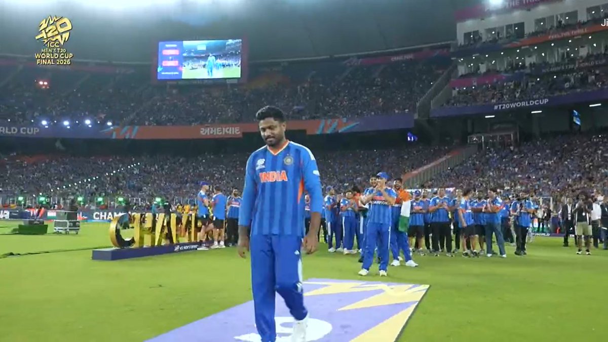Sanju Samson got the loudest cheer in Medal Reception Ceremony. Man owns streets in every part of India. 🦁