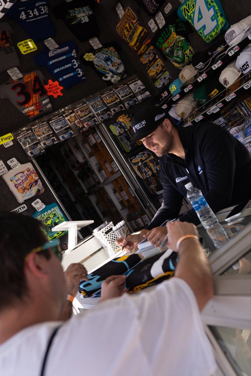 Phoenix Raceway tweet media