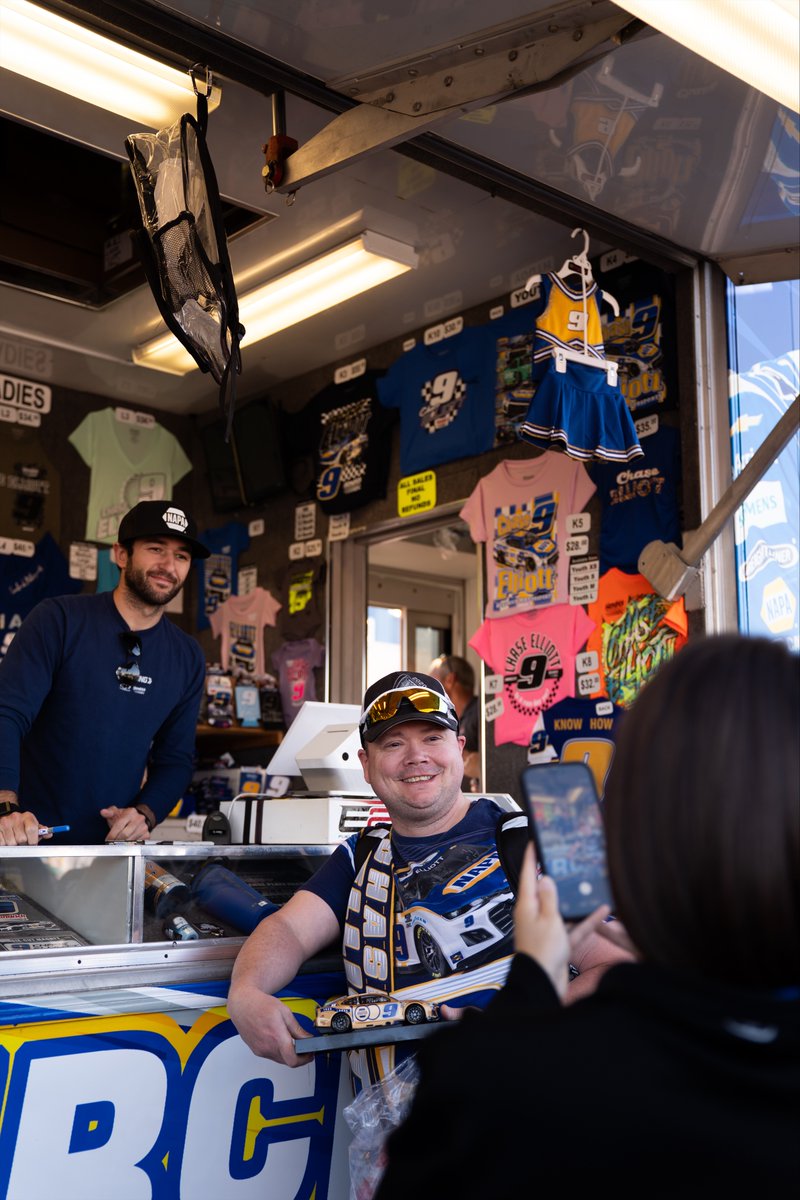 Phoenix Raceway tweet media