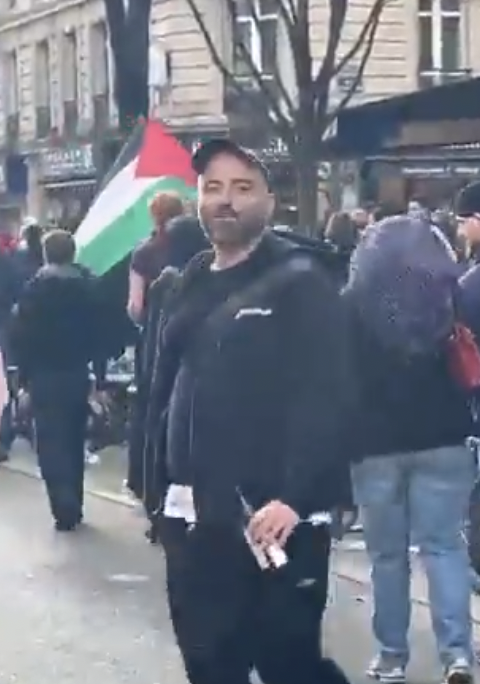 JCoupable's tweet photo. Antisémitisme au coeur de la manifestation pour les droits des femmes !  
« Juifs, violeurs, assassins » un des slogans craché par cet individu.  
Nous demandons à ce qu'il soit identifié et traduit en justice.
@NunezLaurent
@GDarmanin
@CNEWS
@GWGoldnadel
@Le_CRIF
@GOLDMANNAriel https://t.co/9HeJXDd7KD