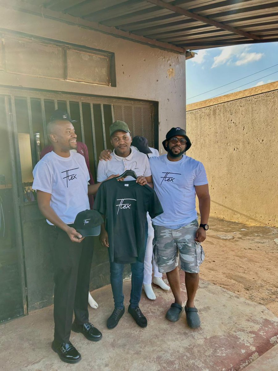 7effrey_blvck's tweet photo. Officially opened my clothing store ko kasi Ivory Park❤️🙏
Inspired by @LekauSehoana and @Vuittots 🙏❤️💪💯 https://t.co/dE53VAzVeR