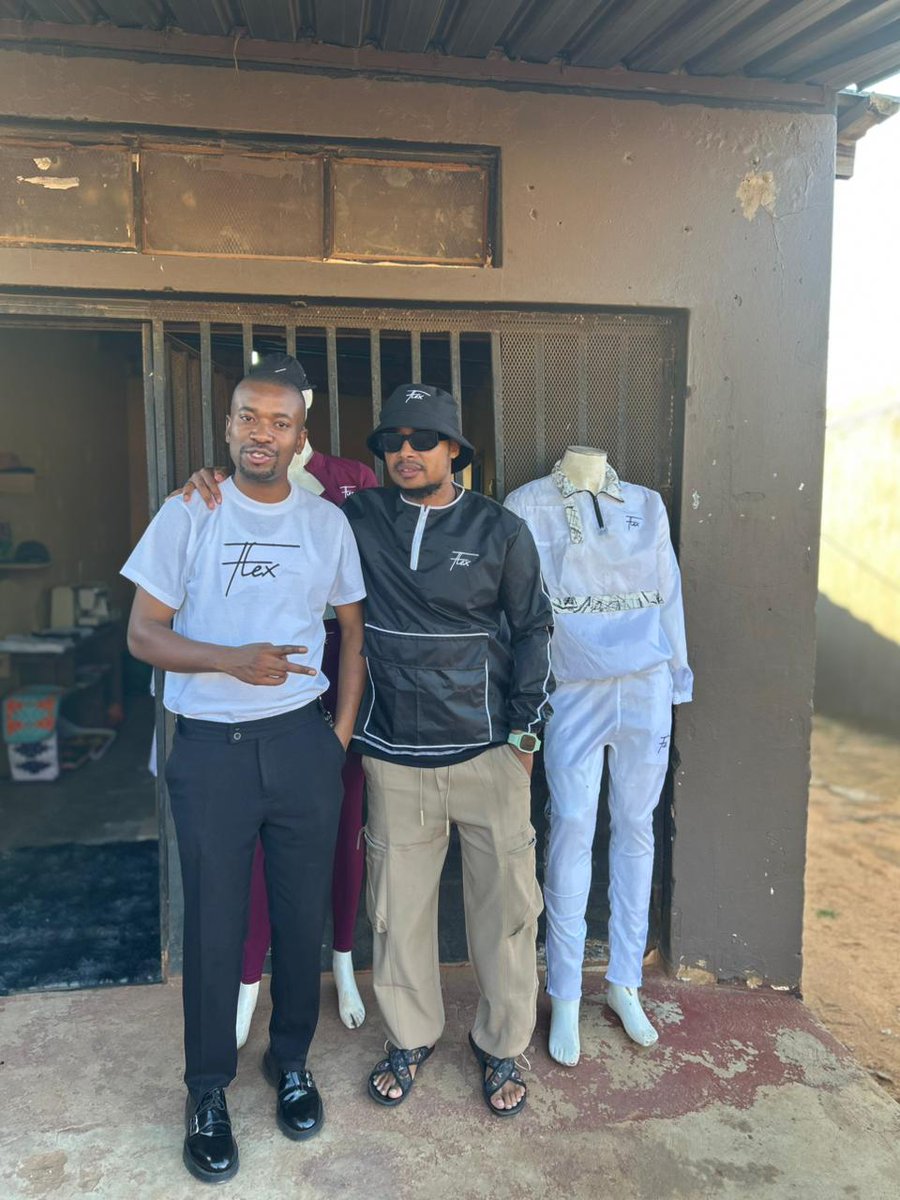 7effrey_blvck's tweet photo. Officially opened my clothing store ko kasi Ivory Park❤️🙏
Inspired by @LekauSehoana and @Vuittots 🙏❤️💪💯 https://t.co/dE53VAzVeR