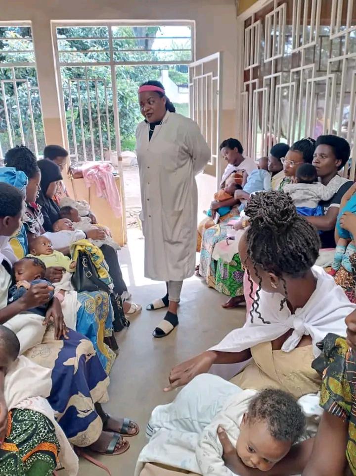 JepscoFbb's tweet photo. La JEPSCO souhaite une bonne fête à ttes les femmes à l’occasion de la jnée qui leur est dédiée. Qu'elle soit pr elles un moment de réflexion sur leur santé afin d la préserver e d la maintenir en bon état. CPSCO est également présent pr continuer à l soutenir et les accompagner https://t.co/XIHud02X25