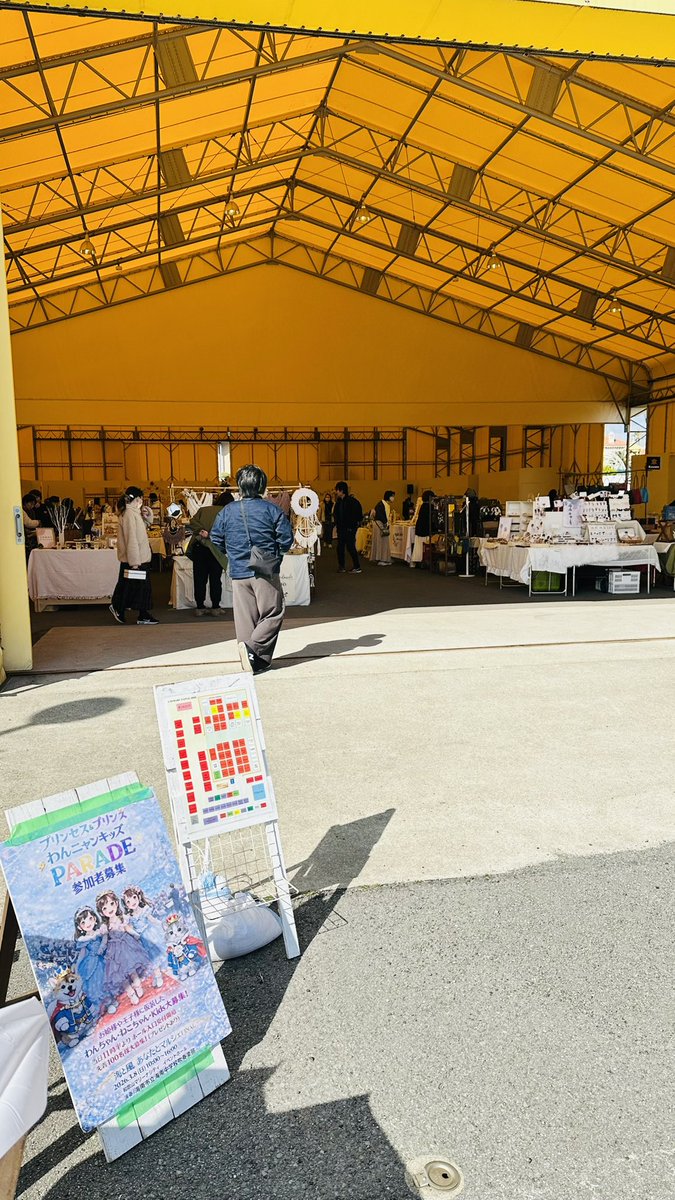 boonlab_ai's tweet photo. 親子手形足型アートでの出店イベント
海と風。あなたとマルシェFINAL
　
ご来場ありがとうございました😊
快晴！海風がここまでとは想定できておらず、ホットチョコレートとラーメン
皆さんの温かさが沁みました…🌊🍃
　
次は3/20(土)今度は
和歌山イオンモール付近エスタシオンホールにて💻𓂃🖍🎨 https://t.co/cdDO8SZMaX