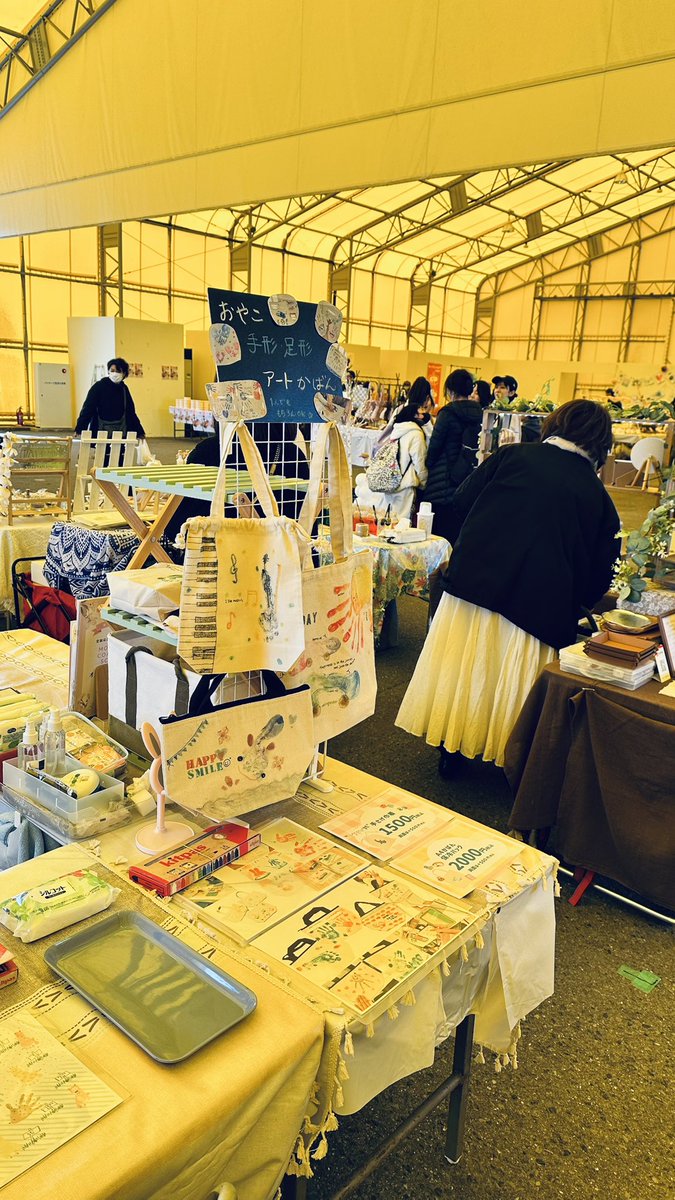 boonlab_ai's tweet photo. 親子手形足型アートでの出店イベント
海と風。あなたとマルシェFINAL
　
ご来場ありがとうございました😊
快晴！海風がここまでとは想定できておらず、ホットチョコレートとラーメン
皆さんの温かさが沁みました…🌊🍃
　
次は3/20(土)今度は
和歌山イオンモール付近エスタシオンホールにて💻𓂃🖍🎨 https://t.co/cdDO8SZMaX
