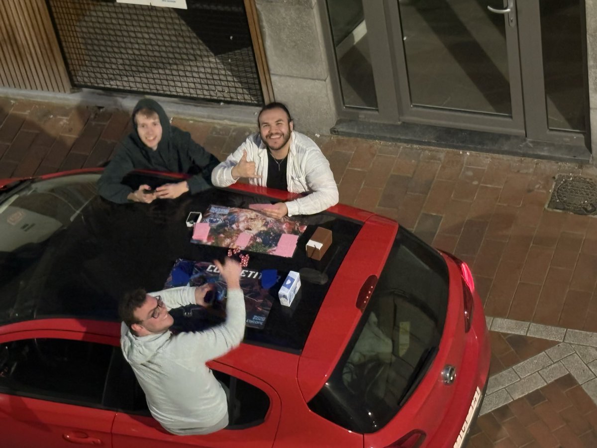 RobinVDS7's tweet photo. Challenge Dub at OP Ghent!
Thanks to @felidae385 @YarnoVdF @Poquitosan_TCG @Tommy_TCG for the support and fun day!

While visiting family those guys where having fun on my car 🫣 https://t.co/ee4S6NoSKX