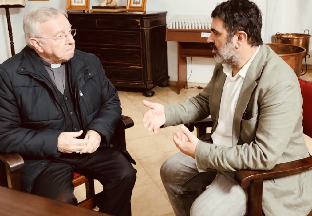 Esporles i el Bisbat aborden qüestions clau per al present i futur del municipi

A partir d’aquesta audiència, tenim el compromís de treballar per avançar des del diàleg i la cooperació per al benestar d’Esporles i la seva gent. No perdrem ni un dia, demà començam!