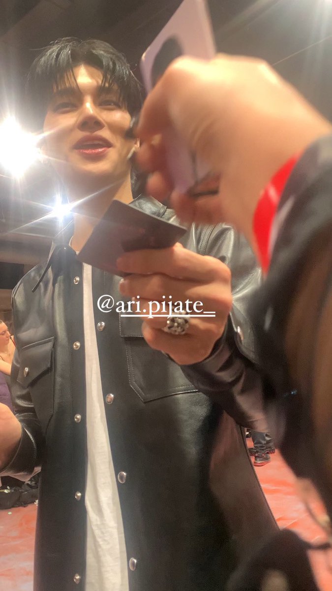 RIRI ~ talked to woo 🐈⬛ tweet media