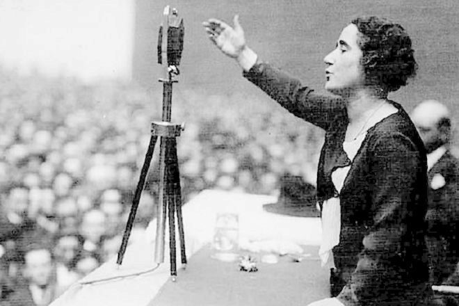 «He trabajado para que en este país, los hombres encuentren a las mujeres en todas partes, y no solo donde ellos vayan a buscarlas». 
Clara Campoamor
#8Marzo