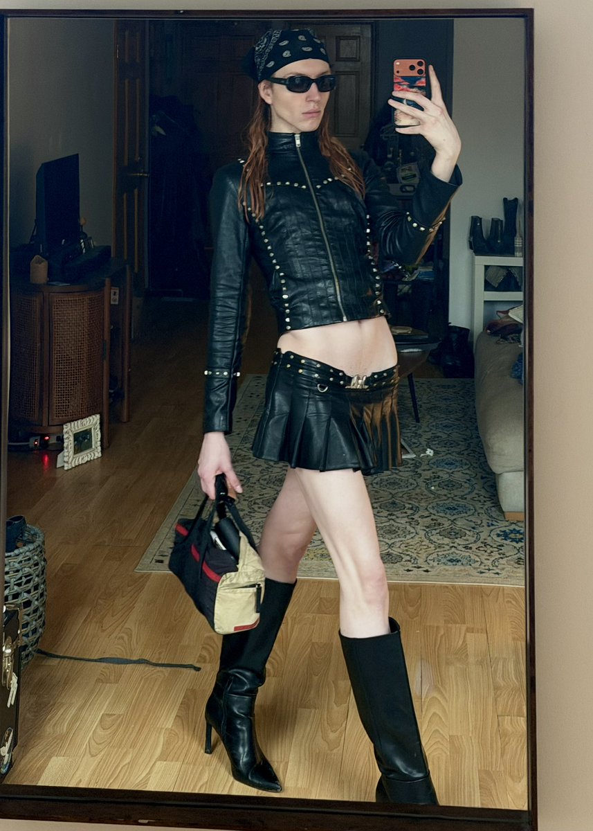 𝙥𝙧𝙖𝙙𝙖 𝙥𝙧𝙞𝙣𝙘𝙚𝙨𝙨 tweet media