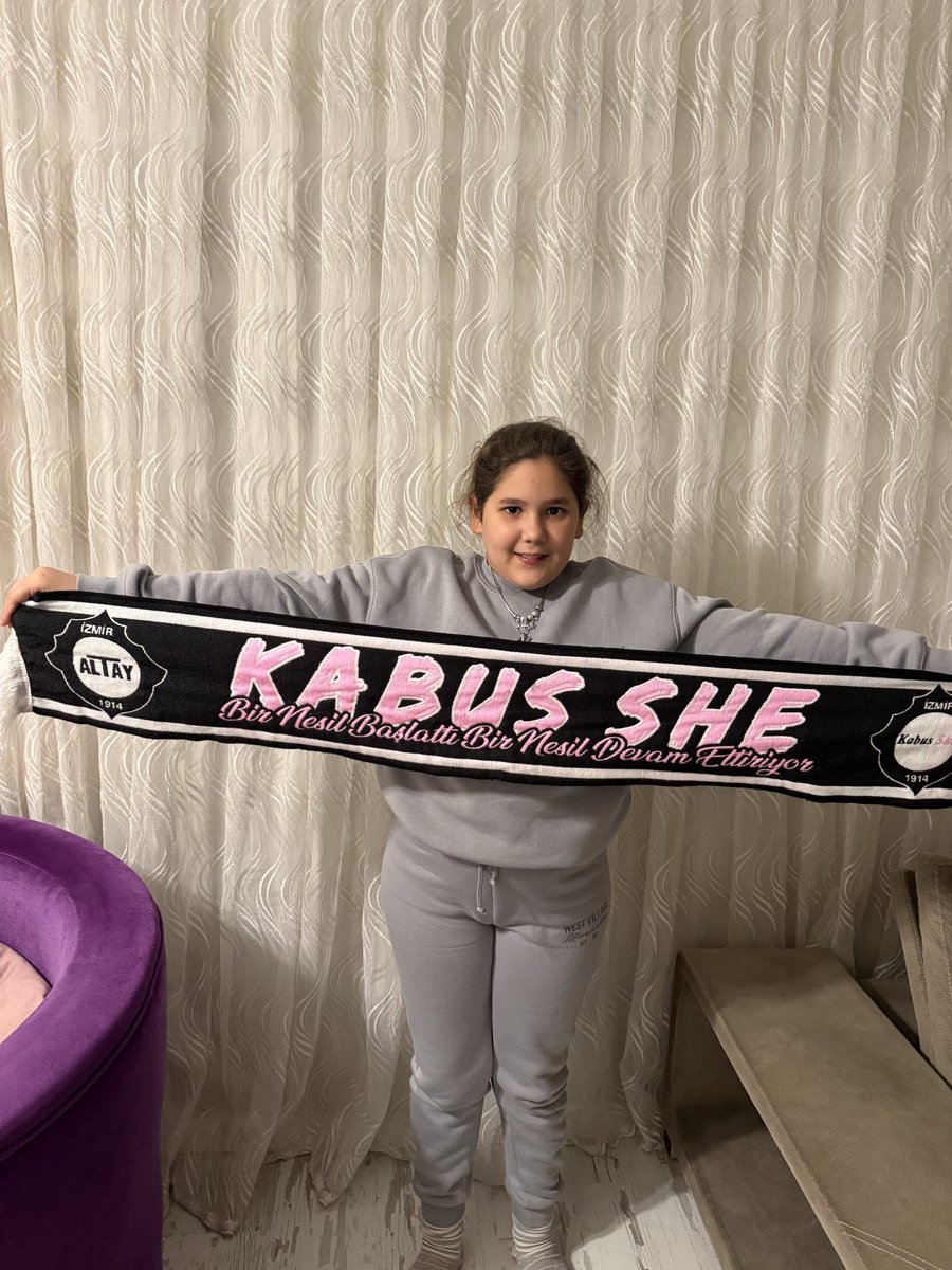 Tribününde kadınlar olacak kızlar olacak tribünü güzelleştirecek olanlar olacak🖤🤍