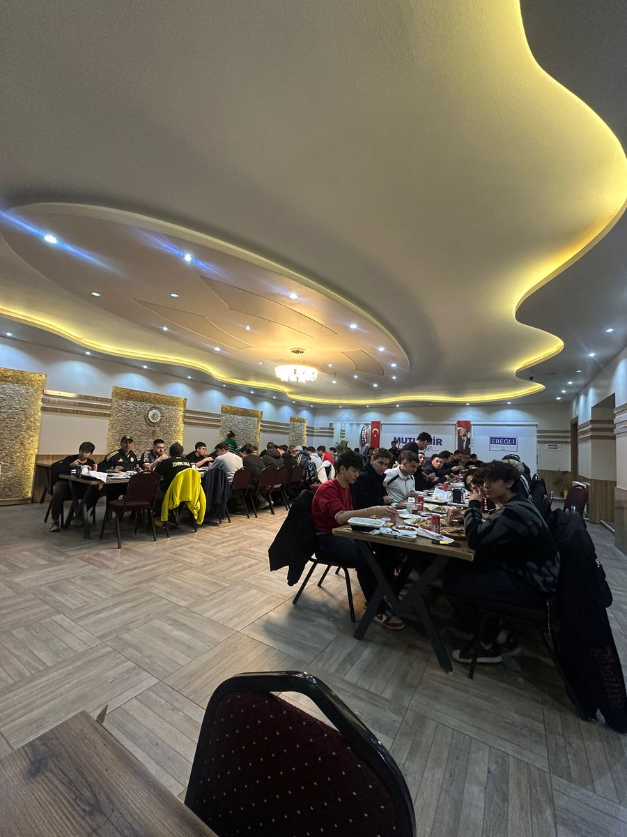 EregliLise's tweet photo. İftar organizasyonumuzda bir araya geldik. 
Katılım sağlayan üyelerimize ve uzaktan yakından gelen tüm dostlarımıza teşekkür ederiz.

#eregligfb https://t.co/xaryE27Vam